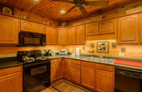 Boone Cabin | Cabin Tucked Away In The Woods