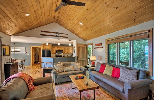 Blowing Rock House | Cabin w/Hot Tub & Mountain Views < 5 Mi to Boone