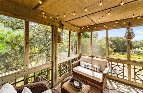 Brigands' Bay House | Canal Front, Dog Friendly, Dock & Hot Tub