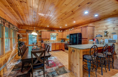 Boone Cabin | Carolina Charm - Hot Tub - Pool Table - Fire Pit