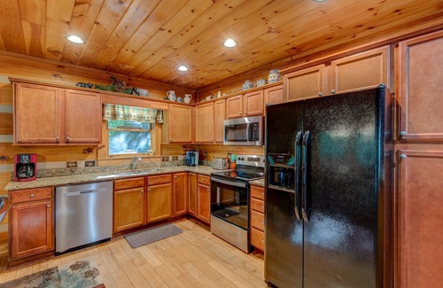 Boone Cabin | Carolina Charm - Hot Tub - Pool Table - Fire Pit