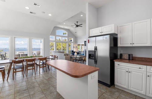 Corolla Light House | Catch N Relax: Soundfront | Pool/Hot Tub | Dogs OK