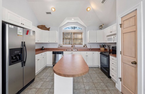 Corolla Light House | Catch N Relax: Soundfront | Pool/Hot Tub | Dogs OK