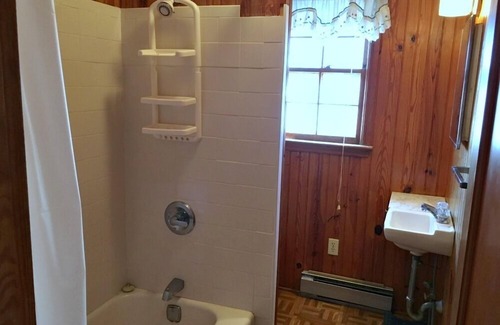 Sea Retreat House | Charlie's Place - Pet Friendly Semi OF Home in Kitty Hawk