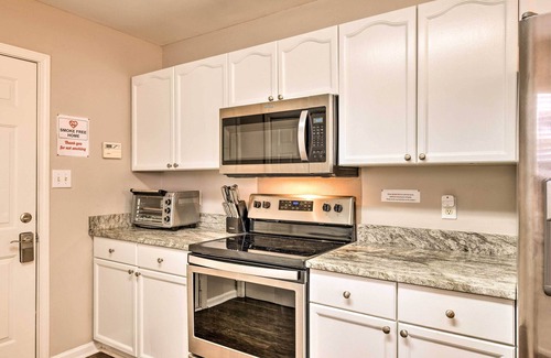 Charlotte House | Charlotte Family Retreat w/Deck, Near UNCC!