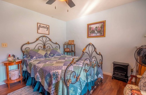 Murphy Other | Charming 2-bedroom, creekside, pet friendly farmhouse in Murphy, NC