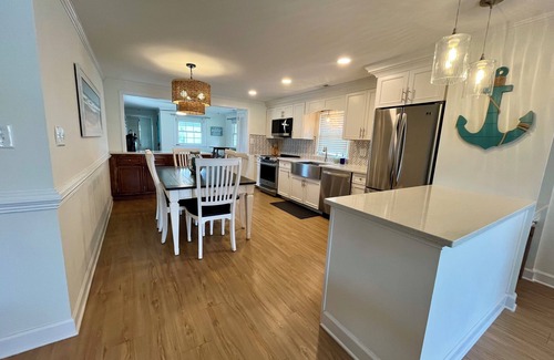 Salter Path House | Charming 3-bedroom house located in the heart of downtown Salter Path