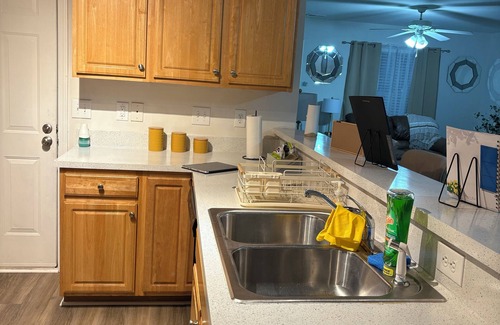 Oakdale House | Charming 3 bedroom house with WiFi, AC in superb Charlotte.