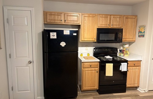 Oakdale House | Charming 3 bedroom house with WiFi, AC in superb Charlotte.
