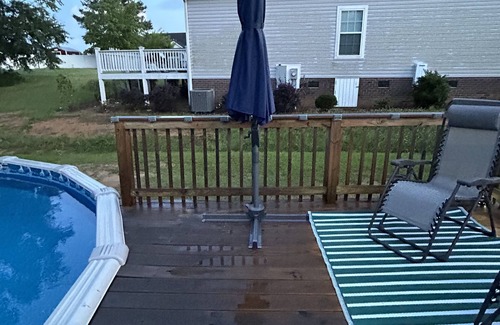 Rocky Mount House | Charming 3-bedroom house with WiFi, AC in awesome Rocky Mount