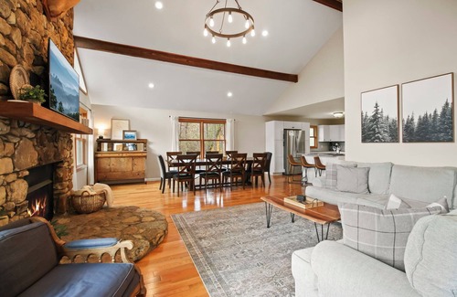 Charter Hills House | Charming 5-bedroom house with AC in Beech Mountain