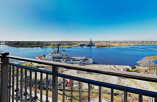 Wilmington Historic District Condo | Charming Downtown Condo with Balcony Overlooking the Cape Fear River