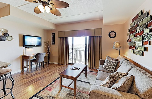 Wilmington Historic District Condo | Charming Downtown Condo with Balcony Overlooking the Cape Fear River