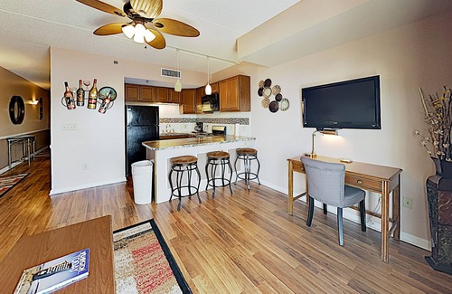 Wilmington Historic District Condo | Charming Downtown Condo with Balcony Overlooking the Cape Fear River