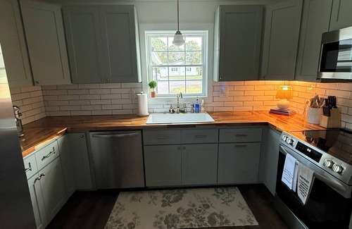 Arlington Cottage | Charming newly-renovated 3-bedroom cottage in the Heart of the Yadkin Valley!