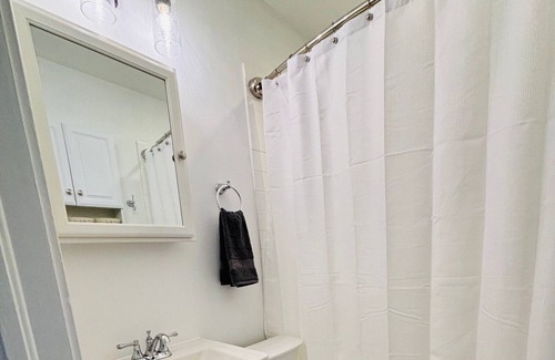 Dilworth Apartment | Charming Renovated 2 Bedroom Apartment in Charlotte - Dilworth Neighborhood