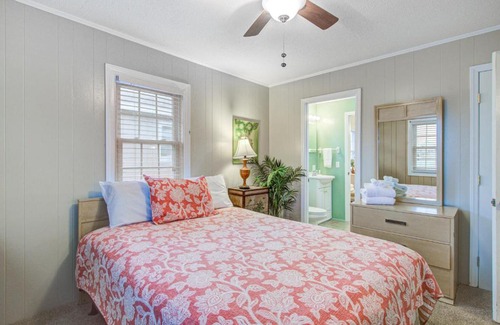 Holden Beach House | Cheeks of Tan