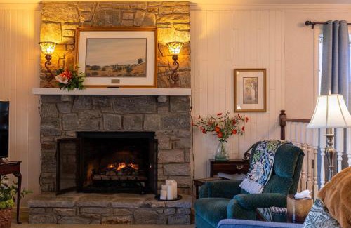 Blowing Rock House | Chetola: Holly 4