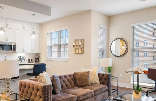 Charlotte Center City Condo | Chic 2BR High-Rise Hot Tub, Gym, & Rooftop Views🌆