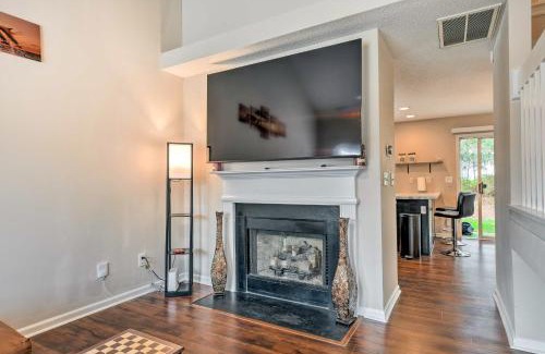 Charlotte House | Chic Charlotte Townhome with Community Pool