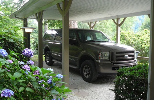 Bat Cave House | Chimney Rock Getaway minutes to State Park Wi-Fi, Game Room, Pet friendly, Kids