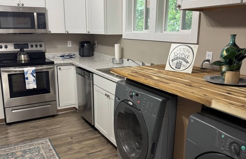 Wilmington House | City Charm and Coastal Relaxation in Wilmington. Early Check-In/Late Check-out!