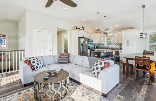 Whalehead Beach House | CL-8 "Southern Nights" Sat-Sat Semi-Soundfront Pvt Pool and Hot Tub Corolla Light!