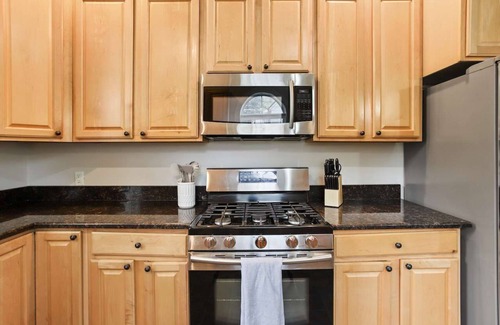 Durham House | Classic & Beautiful|DT Durham|3 Bed|2.5 Ba|Pets OK
