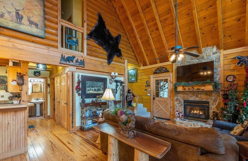 Franklin Cabin | Classic Cabin Vibes ~ Copper Ridge Mtn +River View