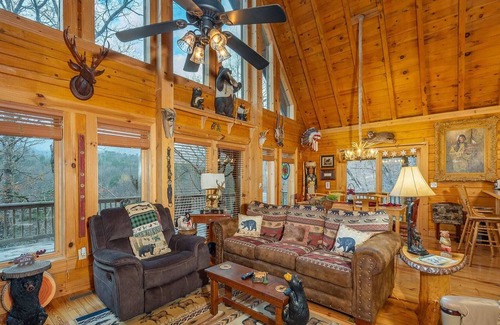 Franklin Cabin | Classic Cabin Vibes ~ Copper Ridge Mtn +River View