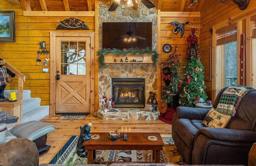 Franklin Cabin | Classic Cabin Vibes ~ Copper Ridge Mtn +River View