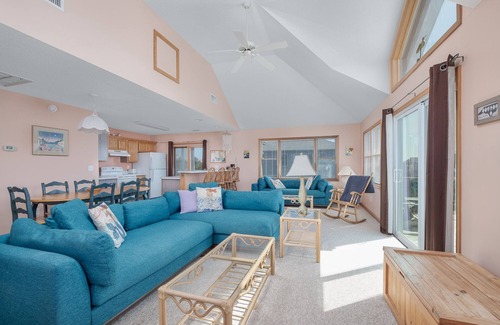 Frisco House | Classic Frisco Beach Box Just Yards Away from the Beach!