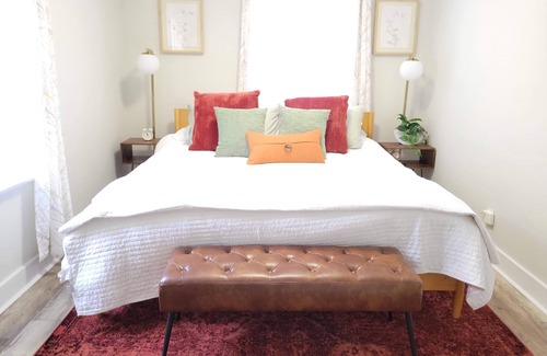 North Charlotte House | Close to lightrail in the Heart of NODA!