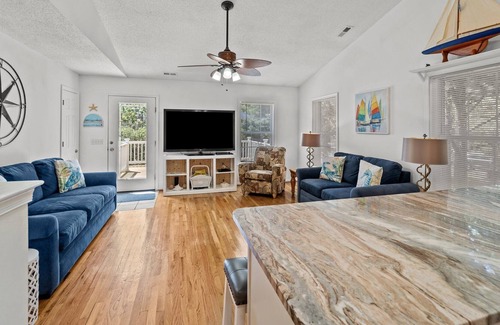 Colington Harbour House | Colington Charm - New updates and not far from the beach!