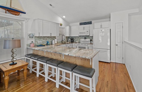 Colington Harbour House | Colington Charm - New updates and not far from the beach!