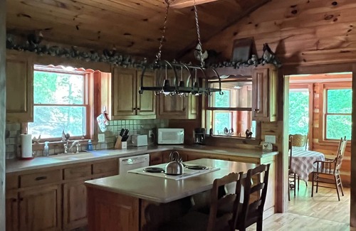Bryson City Cabin | Come and enjoy Bryson City! Just minutes from NOC, Deep Creek, GSMNP, Fishing!