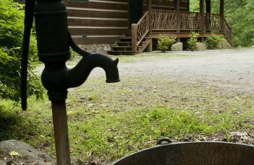 Bryson City Cabin | Come and enjoy Bryson City! Just minutes from NOC, Deep Creek, GSMNP, Fishing!