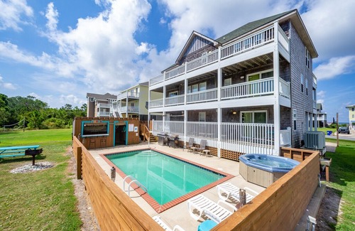 Wind Over Waves House | Comfortably Numb - Lovely 7 Bedroom Semi-Soundfront Home in Salvo