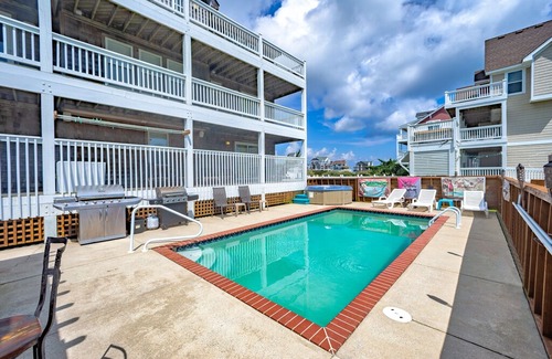 Wind Over Waves House | Comfortably Numb - Lovely 7 Bedroom Semi-Soundfront Home in Salvo