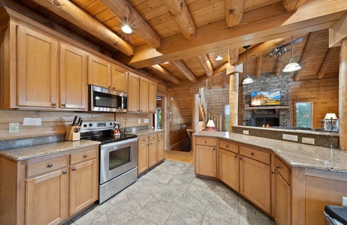 Seven Devils Cabin | Comptime - located in Seven Devils, Hot Tub, Pool Table, great views!