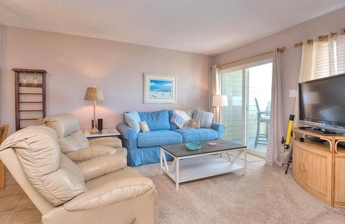 Caswell Beach Condo | Condo ∙ 3 bedrooms ∙ 8 guests