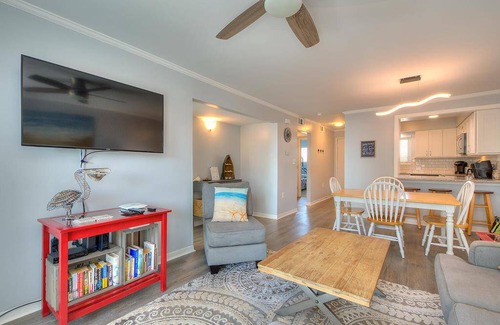 Caswell Beach Condo | Condo ∙ 2 bedrooms ∙ 5 guests