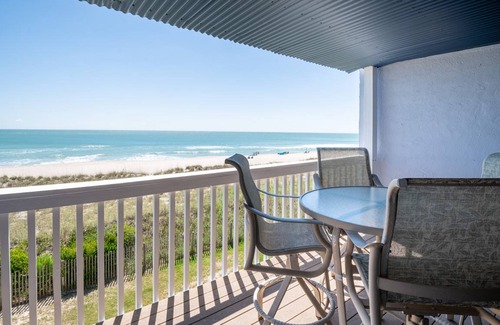 Wilmington Beach Condo | Condo ∙ 2 bedrooms ∙ 6 guests