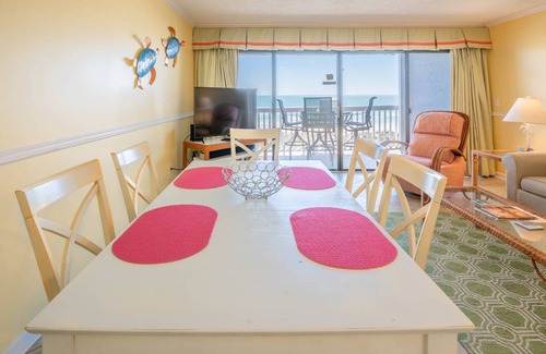 Wilmington Beach Condo | Condo ∙ 2 bedrooms ∙ 6 guests