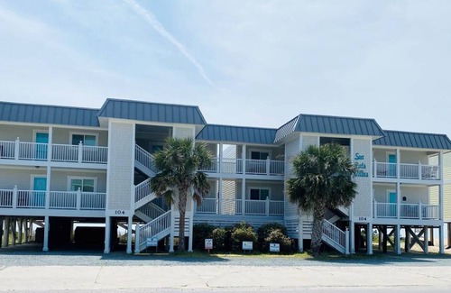 Holden Beach Condo | Condo ∙ 2 bedrooms ∙ 6 guests