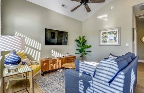 Corolla Light Condo | Condo ∙ 2 bedrooms ∙ 6 guests