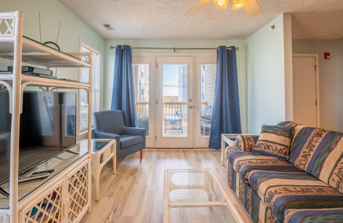 Carolina Beach Condo | Condo ∙ 3 bedrooms ∙ 9 guests