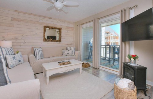 Caswell Beach Condo | Condo ∙ 3 bedrooms ∙ 7 guests