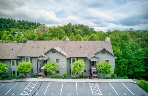 Blowing Rock Condo | Condo ∙ 3 bedrooms ∙ 10 guests