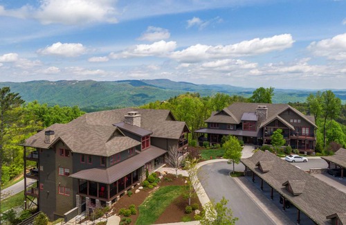 Lenoir Condo | Condo ∙ 3 bedrooms ∙ 8 guests